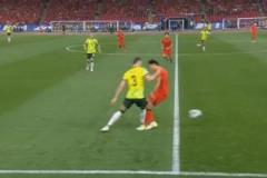 李磊開場即搶 fou 對(duì)手球員痛苦倒地