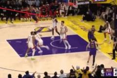 阿門壓哨犯規(guī)，邊線裁判已舉手吹哨！