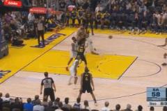 波杰姆斯基三步停住后輕松上籃！