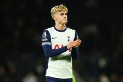 內維爾批評貝里瓦爾表現糟糕，質疑其場上決策