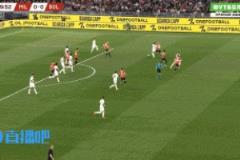 約維奇搶點未果，博洛尼亞門將上演極限兩連撲